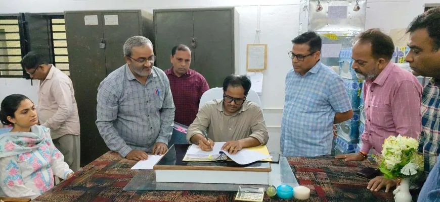 अधिकारी व कर्मचारी टीम भावना से करें कार्य : डीएम