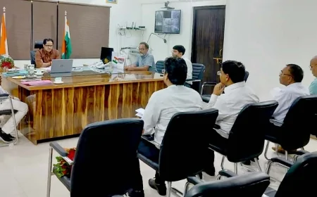 हरहाल में कल तक पूरा करे बीमा भुगतान का कार्य : डीएम