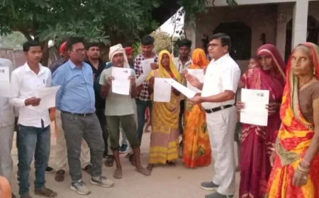 मतदाताओं को बांटे गए गणना पत्रक