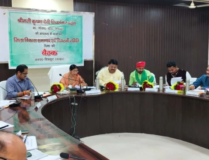 कागज पर नहीं धरातल पर दिखना चाहिए विकास कार्य : सांसद