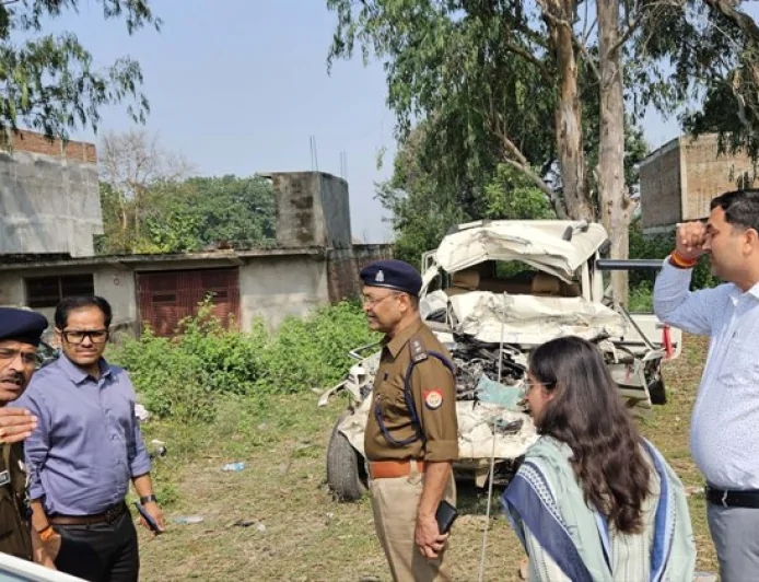 घटना स्थल पहुंचे डीएम-एसपी ने एनएच अधिकारियों को दिए निर्देश