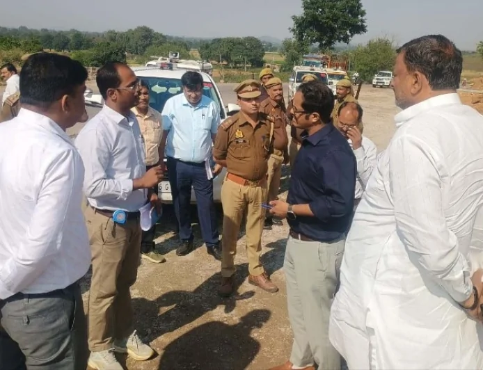 डीएम ने ब्लैक स्पाट के सुरक्षात्मक कार्य का किया निरीक्षण