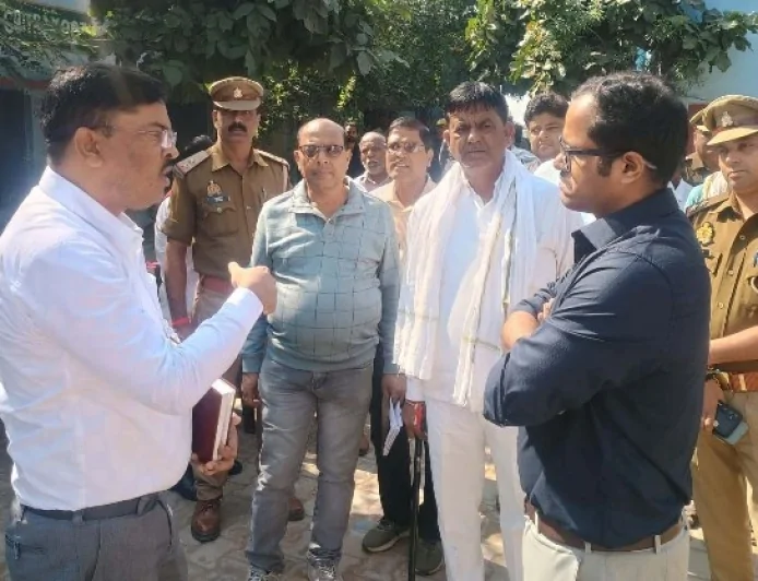 बीएलओ मतदाता गणना प्रपत्र वितरण कार्य में लाएं तेजी : डीएम