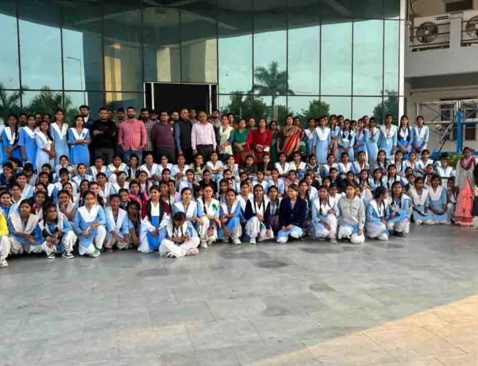 राजकीय इंजीनियरिंग कॉलेज बाँदा में राजकीय बालिका इण्टर कॉलेज की छात्राओं का शैक्षणिक भ्रमण संपन्न