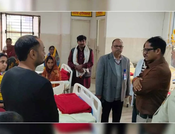 डीएम ने संयुक्त जिला चिकित्सालय का किया आकस्मिक निरीक्षण