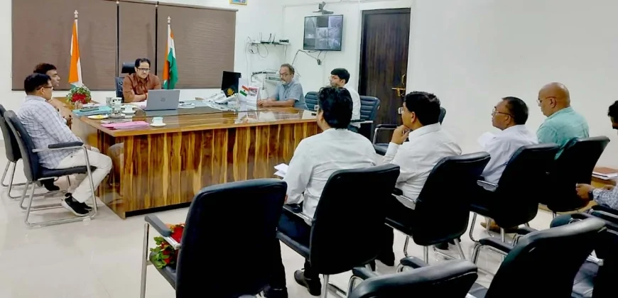 हरहाल में कल तक पूरा करे बीमा भुगतान का कार्य : डीएम