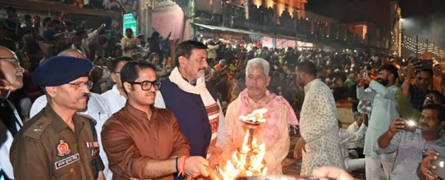दीपोत्सव में एक लाख 21 हजार दीपो से जगमग हुआ रामघाट