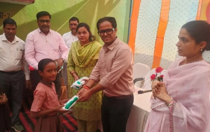 बाल विवाह मुक्त अभियान का डीएम ने किया शुभारंभ