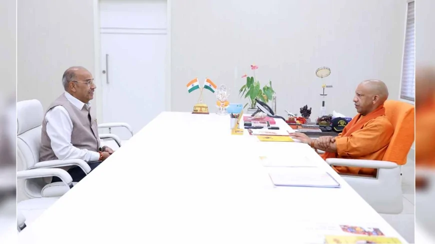 सीएम योगी आदित्यनाथ से कुलपति प्रो. शिशिर कुमार पाण्डेय ने की मुलाकात