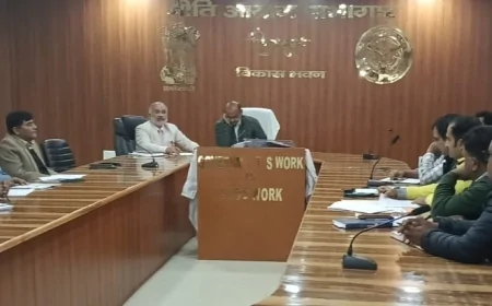 आयुष्मान कार्ड के सम्बन्ध में विकास भवन में हुई अंर्तविभागीय समन्वय बैठक