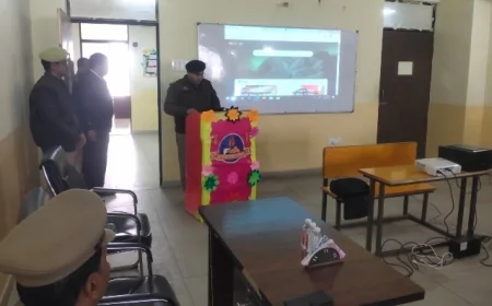 स्कूल में विद्यार्थियों को साइबर जागरूकता के बताए गए टिप्स