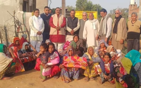 भगवान भजनाश्रम की ओर से बढ़ती ठंड में गरीबों को बांटे गए कंबल