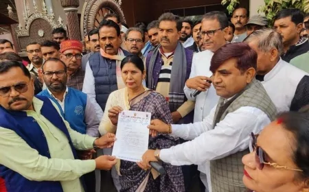 टीईटी अनिवार्यता व सेवा शर्तों में बदलाव के खिलाफ शिक्षक संघ हुआ लामबंद, बांदा–चित्रकूट सांसद को सौंपा गया ज्ञापन