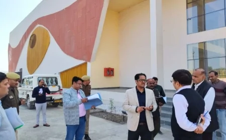 मल्टीपरपज ऑडिटोरियम का डीएम ने किया निरीक्षण