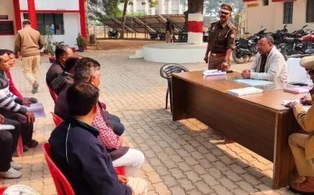 अपर पुलिस अधीक्षक की अध्यक्षता में मऊ व थाना बरगढ़ में समाधान दिवस का आयोजन किया गया