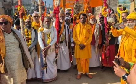 गायत्री परिवार की विराट एवं भव्य मंगल कलश यात्रा निकली