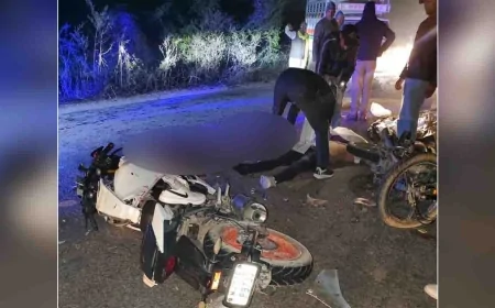 बाइकों की आपस में टक्कर के बाद ट्रक ने रौंदा, दो युवकों की मौके पर मौत