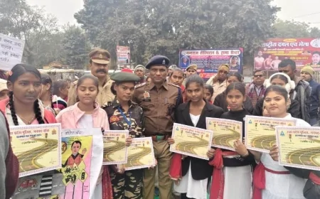 नुक्कड़ नाटक के माध्यम से छात्राओं ने किया यातायात नियमों के प्रति जन-जागरूकता