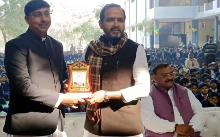 बच्चों ने प्रस्तुतियां देकर दर्शकों का मोहा मन, झांकी रहीं आकर्षण का केन्द्र