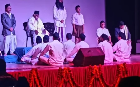 संघ शताब्दी वर्ष पर हिंदी नाटक ‘संघ गंगा के तीन भगीरथ’ का भव्य मंचन