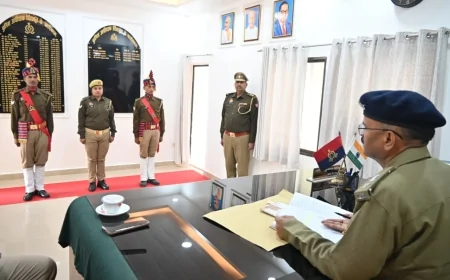 एसपी ने परेड की सलामी लेकर किया निरीक्षण