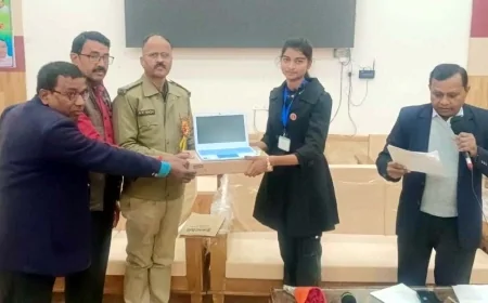 एसपी ने राष्ट्रीय एकता दिवस प्रतियोगिता की टॉपर छात्रा खुशी को किया पुरस्कृत