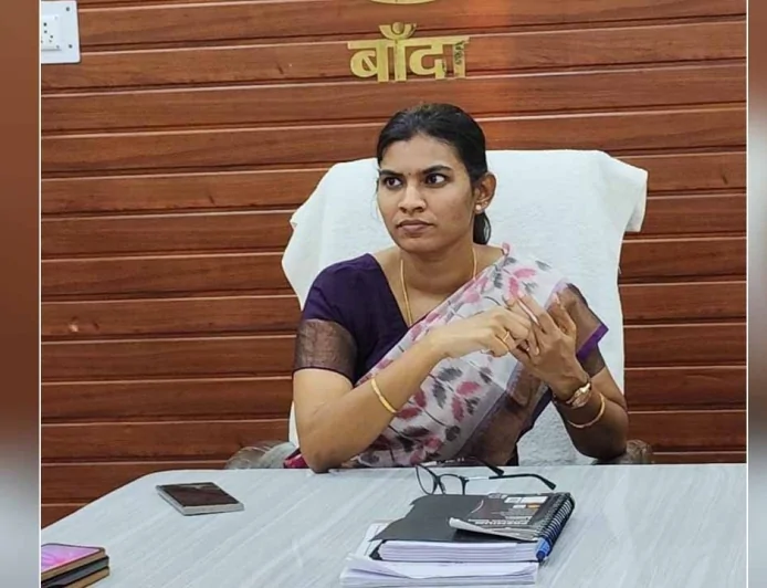 कड़ाके की ठंड से बचाव हेतु बांदा डीएम जे. रीभा ने जारी की एडवाइजरी—रैन बसेरों से लेकर स्वास्थ्य सुरक्षा तक विस्तृत निर्देश