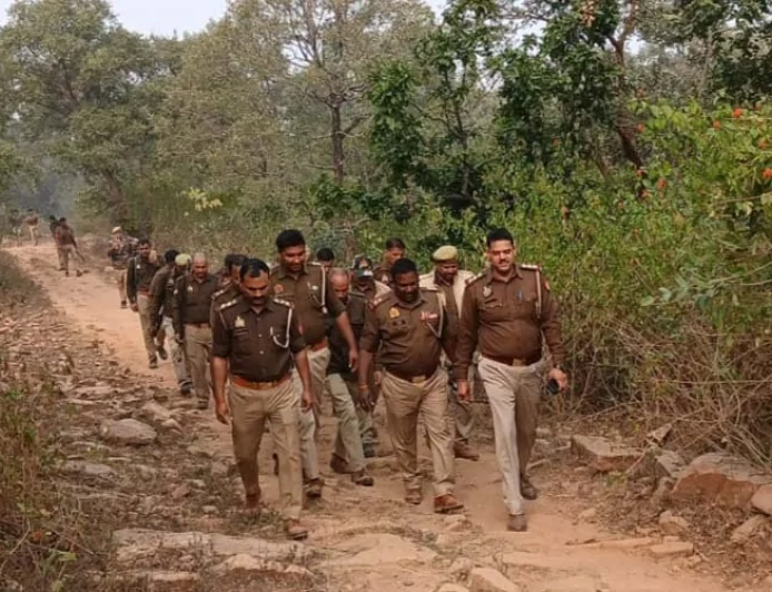 पुलिस बल ने जंगलों में की कॉम्बिंग
