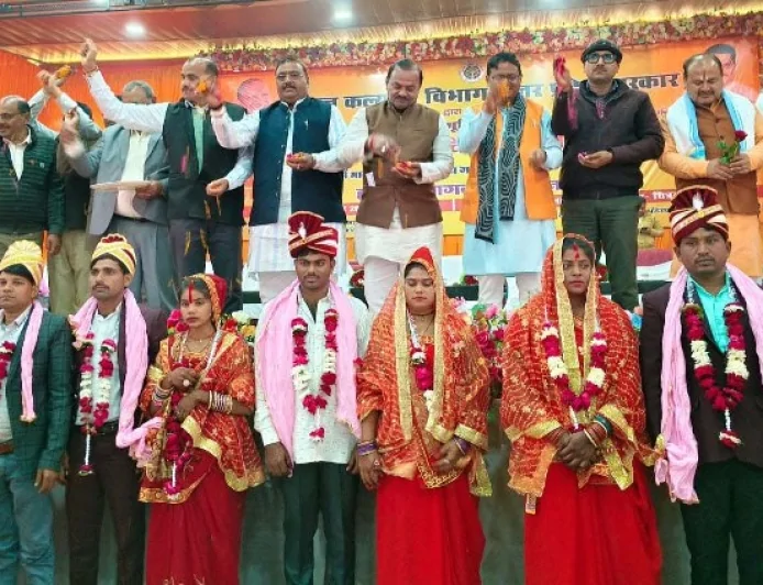 308 जोडे़ परिणय सूत्र में बंधें, जनप्रतिनिधियों व अफसरो ने वर वधू को दी शुभकामनाएं