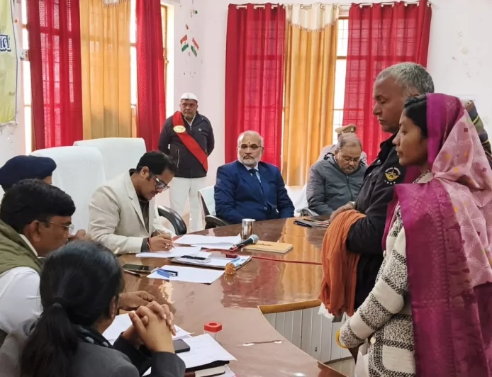 जिलाधिकारी की अध्यक्षता में मानिकपुर तहसील में संपूर्ण समाधान दिवस का आयोजन