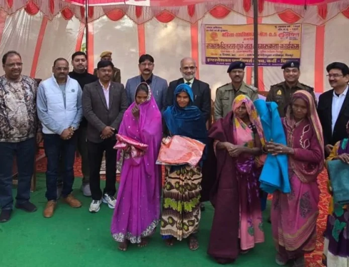 एसपी ने सास-बहू चौपाल में किया जागरुक, पायनियर्स क्लब ने बांटा कंबल व साड़ी