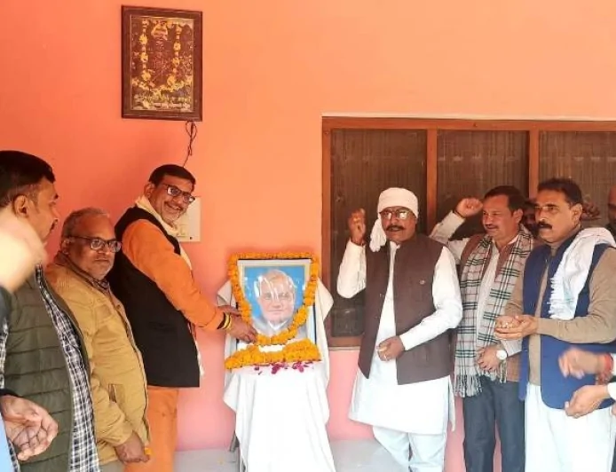 राष्ट्र को समर्पित रहा है पूर्व प्रधानमंत्री अटल बिहारी वाजपेयी का जीवन - आर के सिंह पटेल