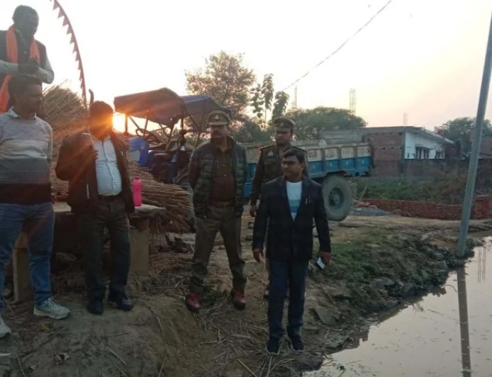 जलभराव की समस्या का एसडीएम ने किया निदान