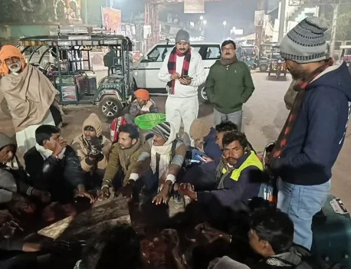 भीषण ठंड से राहत के लिए योगी सरकार गंभीर, बांदा में 454 स्थानों पर जल रहे अलाव, 5484 जरूरतमंदों को मिले कंबल