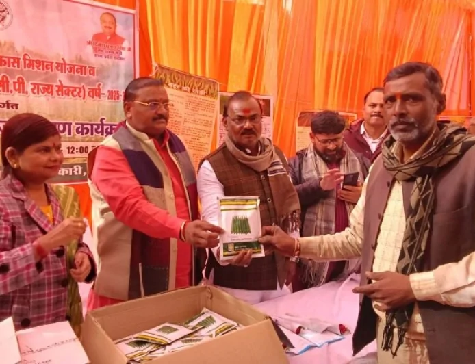 150 किसानों को मुफ्त बांटे गए शाकभाजी के बीज