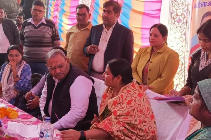 महिलाओ से संवाद कर आयोग सदस्य ने जानी समस्याएं