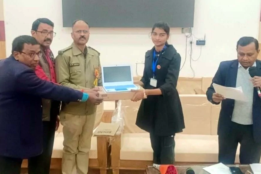 एसपी ने राष्ट्रीय एकता दिवस प्रतियोगिता की टॉपर छात्रा खुशी को किया पुरस्कृत