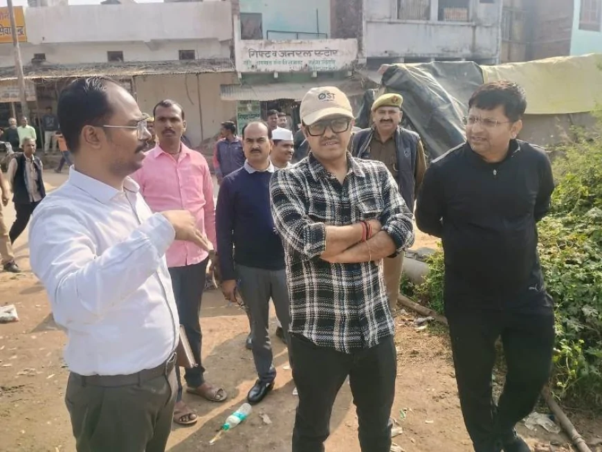 खोही तालाब के जीर्णोद्धार कार्य का डीएम ने किया निरीक्षण