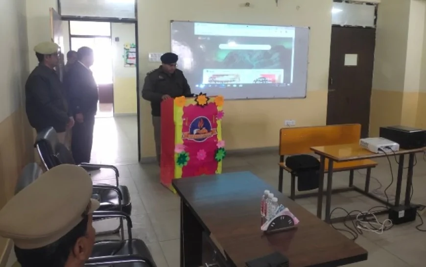 स्कूल में विद्यार्थियों को साइबर जागरूकता के बताए गए टिप्स