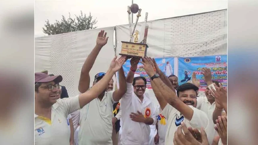 सद्भावना मैच : शानदार 27 रन बनाने पर डीएम पुलकित गर्ग बने बेस्ट बैट्समैन