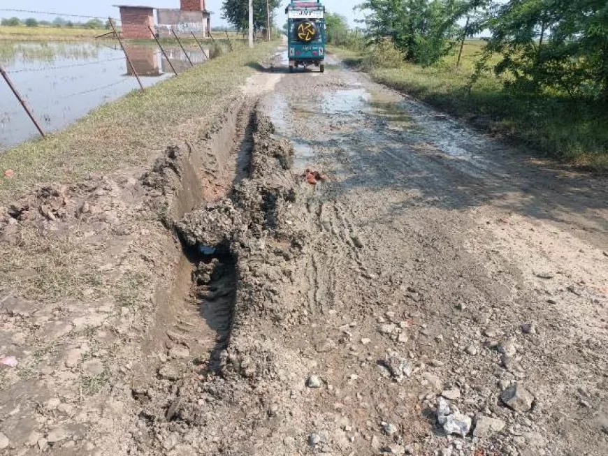 जर्जर सड़कों से बढ़ रहा हादसों का खतरा