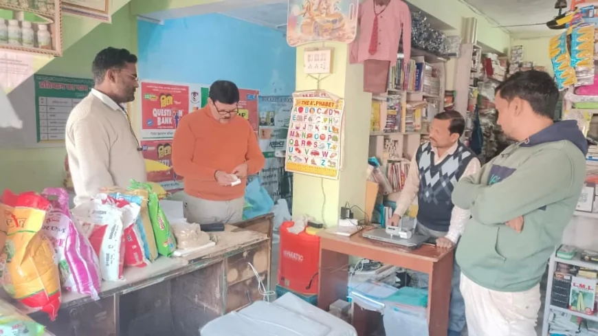 कुरारा में खाद की कालाबाज़ारी पर प्रशासन की सख्ती, एसडीएम सदर ने दो दुकानों का किया निरीक्षण