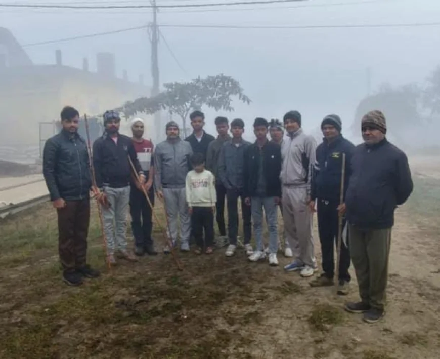 कुरारा में आरएसएस की प्रभात शाखा में विजय दिवस पर दंड प्रहार कार्यक्रम आयोजित