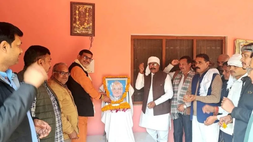 राष्ट्र को समर्पित रहा है पूर्व प्रधानमंत्री अटल बिहारी वाजपेयी का जीवन - आर के सिंह पटेल