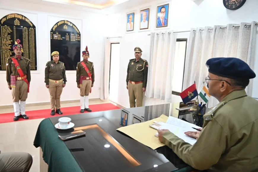 एसपी ने परेड की सलामी लेकर किया निरीक्षण