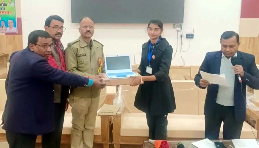 एसपी ने राष्ट्रीय एकता दिवस प्रतियोगिता की टॉपर छात्रा खुशी को किया पुरस्कृत