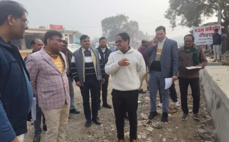 डीएम ने संयुक्त जिला चिकित्सालय में निर्माण कार्य का किया निरीक्षण