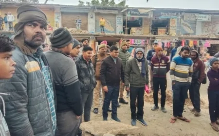 सड़क चौड़ीकरण और नाला निर्माण के लिए एसडीएम ने हटवाया अतिक्रमण