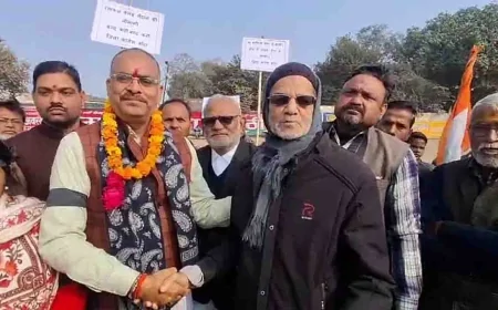 राइफल क्लब मैदान की नीलामी के विरोध में कांग्रेस का धरना, सियासी पारा चढ़ा