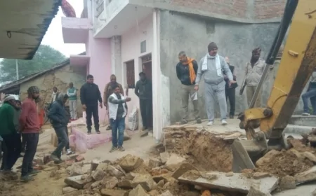 एसडीएम ने हटवाया अतिक्रमण, सड़क चौड़ीकरण अभियान जारी